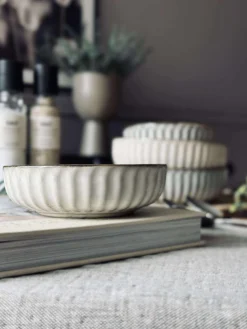 Skål VIGA strib stentøj - Sand flere størrelser