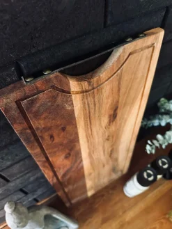 Skærebræt i akaciatræ med saftrille - Olieret