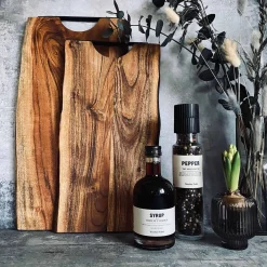 Skærebræt i olieret akacia træ - 38 cm