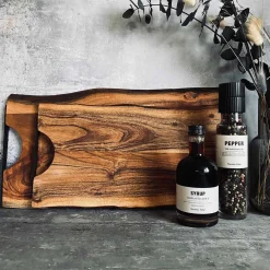 Skærebræt i olieret akacia træ - 38 cm