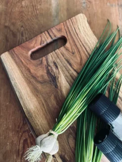 Skærebræt i olieret akacietræ