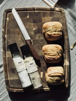 Skærebræt med saftrille