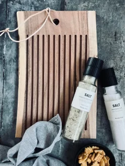 Skærebræt med saftrille og ophæng