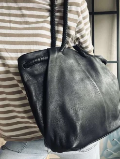 Skuldertaske med smuk fletrem - Black