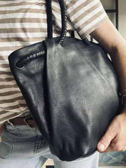 Skuldertaske med smuk fletrem - Black