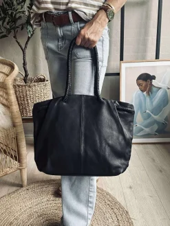 Skuldertaske med smuk fletrem - Black