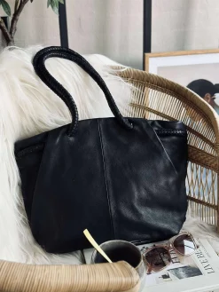 Skuldertaske med smuk fletrem - Black