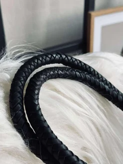 Skuldertaske med smuk fletrem - Black