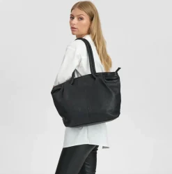 Skuldertaske med smuk fletrem - Black