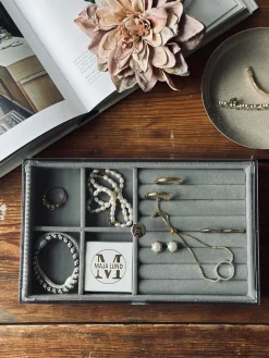 Smykke opbevaring med låg