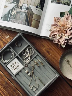 Smykke opbevaring med låg