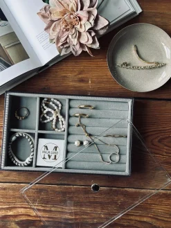 Smykke opbevaring med låg