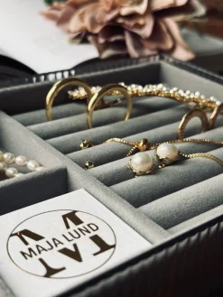 Smykke opbevaring med låg