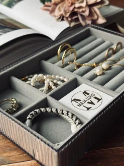 Smykke opbevaring med låg