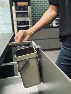 Spand med låg og ophæng