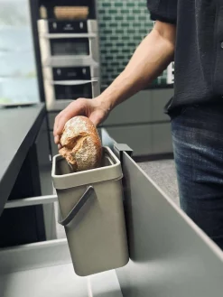 Spand med låg og ophæng