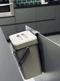 Spand med låg og ophæng