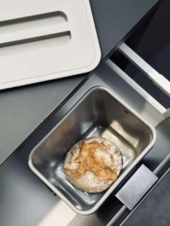 Spand med låg og ophæng