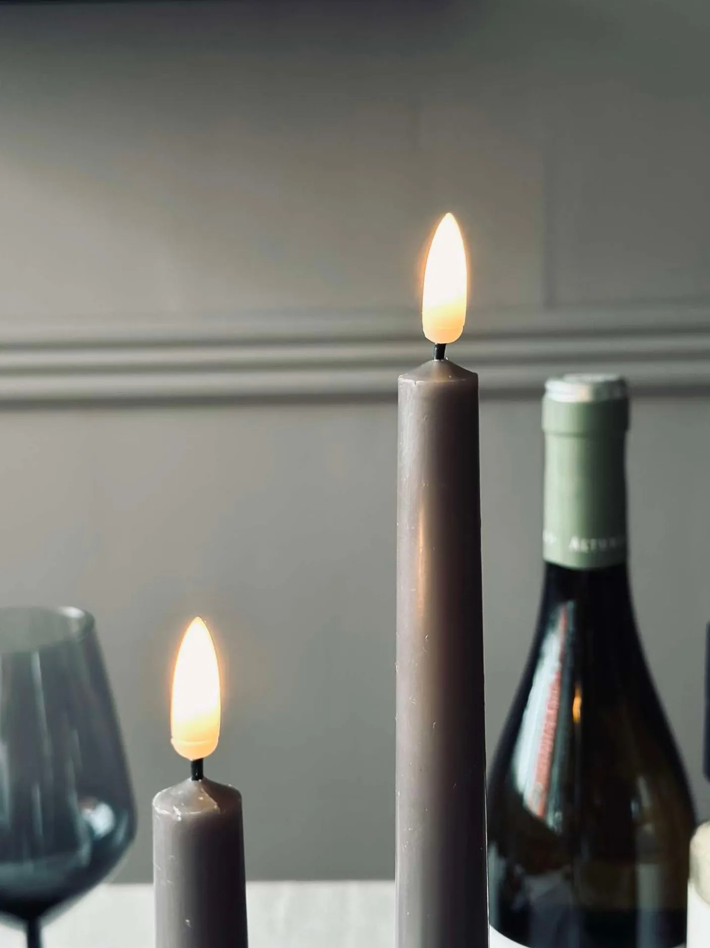 Stagelys / Sæt med 2 stk og fjernbetjening – Grå 24 cm