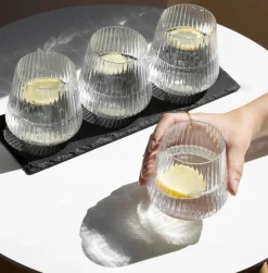 Stilrene plastikglas til hverdag og fest - 4 stk