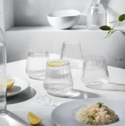 Stilrene plastikglas til hverdag og fest - 4 stk