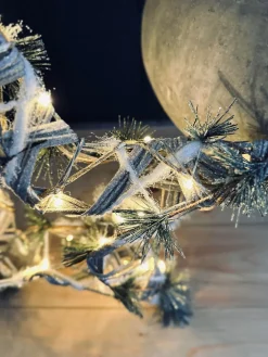 Stjerne med LED lys og gran - 40cm