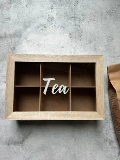 Tebox med skrift – Nordic wood