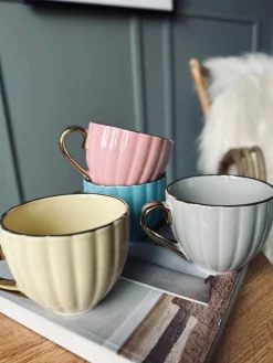 Tekop med guld hank – Gul