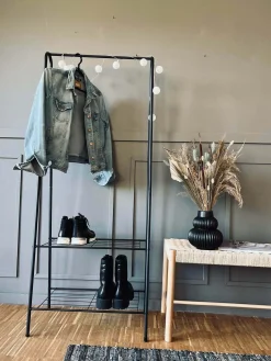 Tøjstativ med 2 hylder - Sort metal