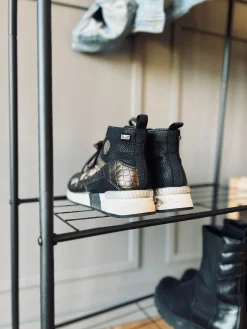 Tøjstativ med 2 hylder - Sort metal