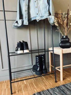 Tøjstativ med 2 hylder - Sort metal