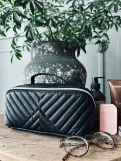 Toilettaske VIAMAJA - Black leather