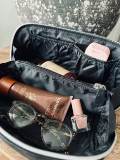 Toilettaske VIAMAJA - Black leather