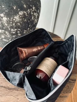 Toilettaske VIAMAJA - Black leather