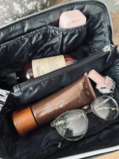 Toilettaske VIAMAJA - Black leather