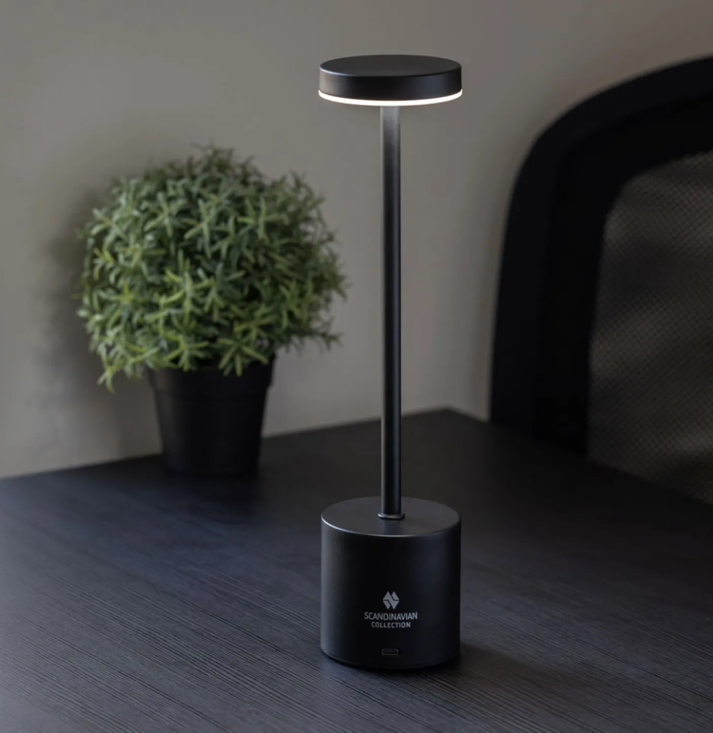 Touch bordlampe i sort