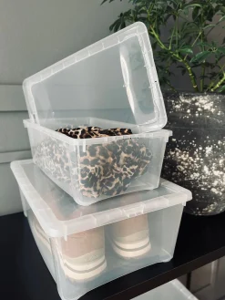 Transparent kasse med låg