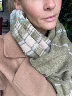 Tørklæde Sasha - Army Grøn Strib