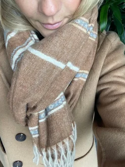 Tørklæde Sasha - Cognac Strib