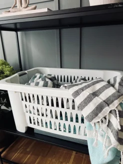 Vasketøjskurv med foldbar ben