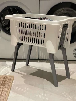 Vasketøjskurv med foldbar ben