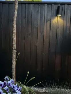 Væglampe med solceller