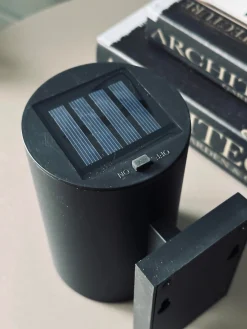 Væglampe med solceller