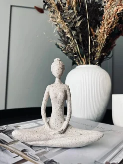 YOGA - Small white Lady